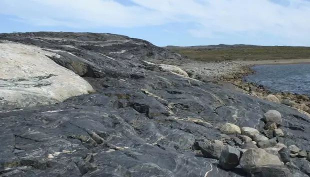 Formación rocosa del cinturón de rocas verdes de Nuvvuagittuq, en Canadá