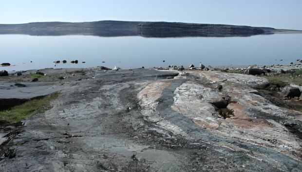 Un afloramiento de roca metamórfica de Nuvvuagittuq