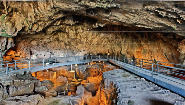 Excavaciones arqueológicas en la Cueva de Theopetra, Grecia