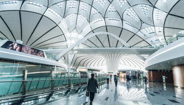 Imagen de la arquitectura vanguardista del aeropuerto.