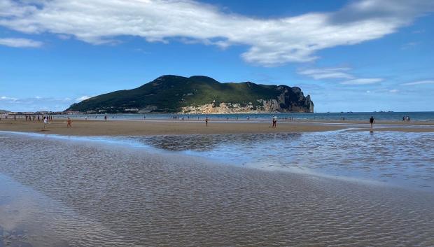 Playa de La Salvé, en Laredo (Cantabria)