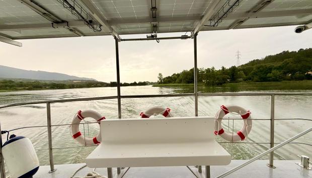 Embarcación en el Embalse del Sobrón.