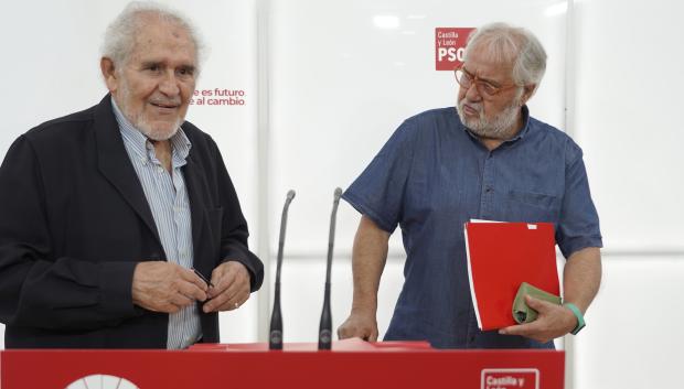 El expresidente de Castilla y León, Demetrio Madrid, y el exeurodiputado Juan Colino presentan el Manifiesto en apoyo al secretario general del PSOE y presidente del Gobierno de España, Pedro Sánchez.