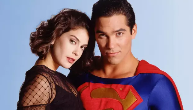 Dean Cain y Teri Hatcher en Lois y Clark: las nuevas aventuras de Superman (1994-1997)