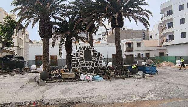 Así quedó a plaza tras el derribo de la cruz