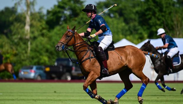 El Principe de Gales jugando al polo