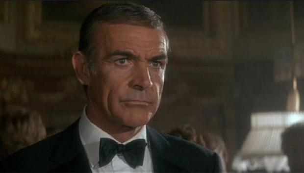 Sean Connery como James Bond en Nunca digas nunca jamás (1983)