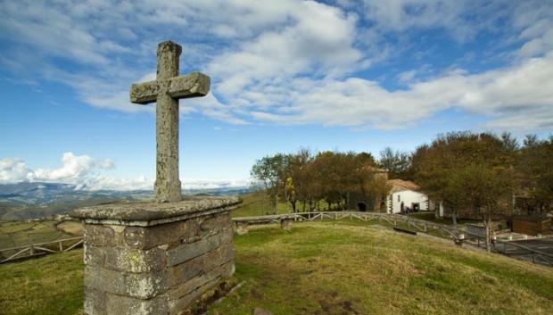 Santuario de Nuestra Señora del Acebo, a 12 km de Cangas del Narcea