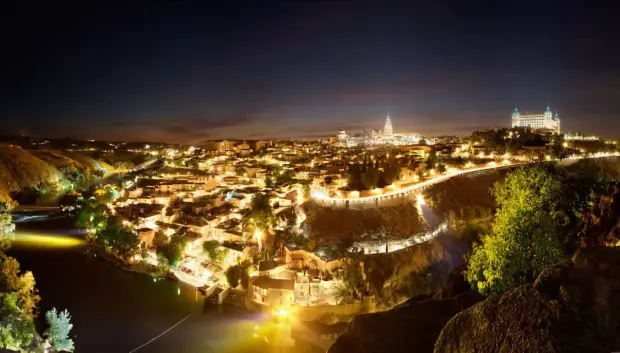 Panorámica Nocturna de Toledo desde el Valle