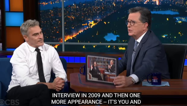Joaquin Phoenix con Colbert