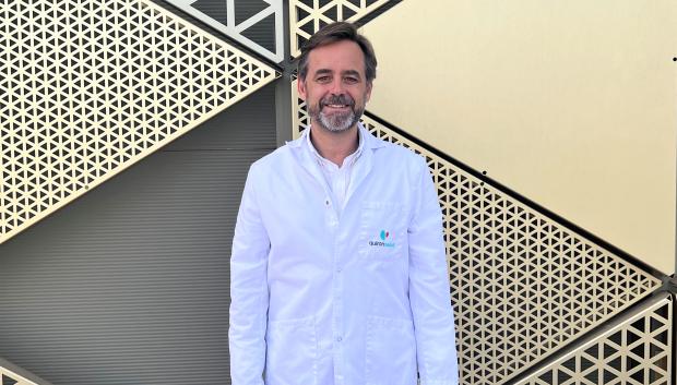 El doctor Manuel Romero jefe del Servicio de Reumatología del Hospital Quirónsalud Córdoba,