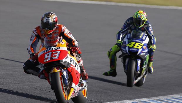 Los pilotos Márquez y Rossi en carrera