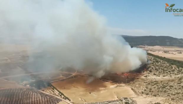 Imagen del incendio forestal en la localidad alicantina de Villena.