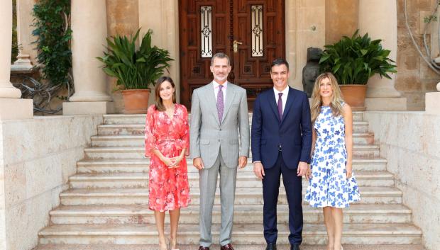 Spanish Kings Felipe VI and Letizia with Spanish Prime Minister Pedro Sanchez and his wife Begoña Gomez during a summer lunch at the Palacio de Marivent in Palma de Mallorca on Monday 06 August 2018.