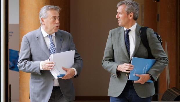 El consejero de Sanidad con el presidente de la Xunta