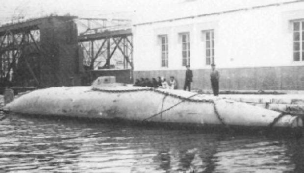 Submarino de Peral en el astillero de La Carraca, San Fernando