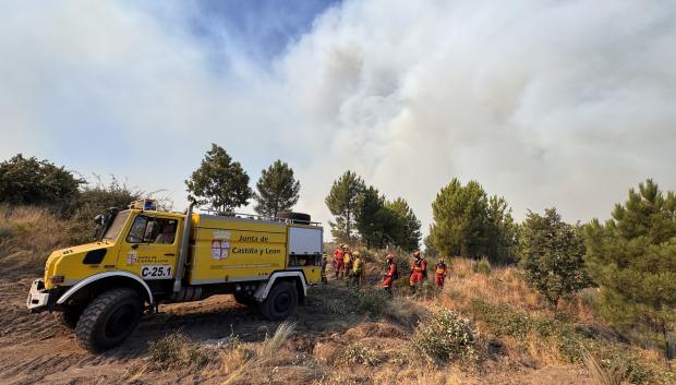 Otra imagen del incendio en Mombeltrán, Ávila