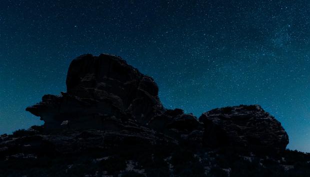 Tolmo de Minateda en la noche estrellada
