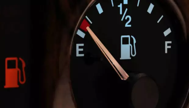 Ni lleno ni vacío, conviene salir con el depósito por encima de tres cuartos