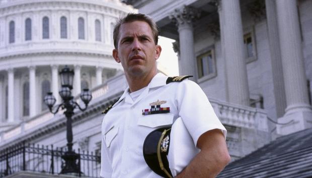 Kevin Costner en No hay salida (1987)