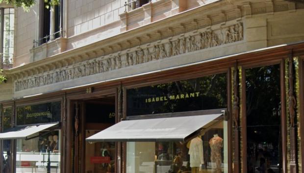 La fachada en la que podemos ver el friso, en Paseo de Gracia