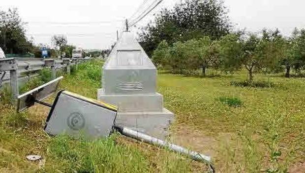 El vandalismo incluye cortar el mástil de los radares