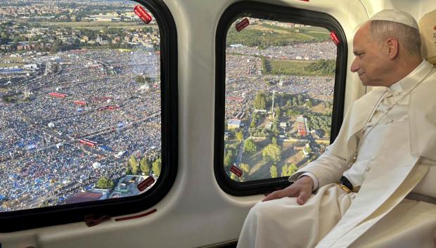 El Papa León XIV, a su llegada a la Vigilia de Tor Vergata
