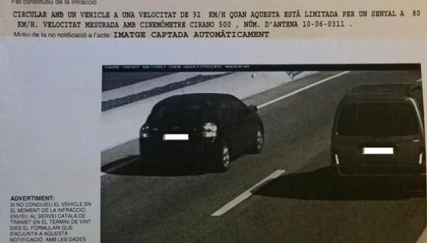 En este caso la clave es circular en paralelo a otro coche que nos tape