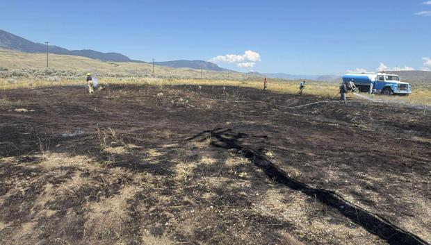 Esta imagen, cortesía del Departamento de Bomberos de Ashcroft, muestra una zona quemada al este de la Carretera 1, cerca de Ashcroft, Columbia Británica