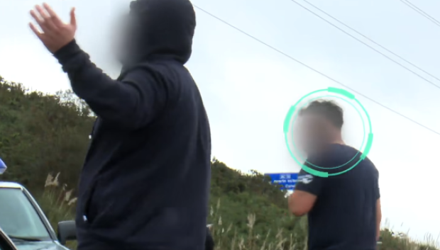 El responsable del grupo en un momento dado levanta la voz a la autoridad