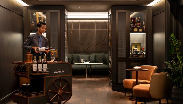 Club de Whisky en un barco de The Ritz-Carlton Yacht Collection.