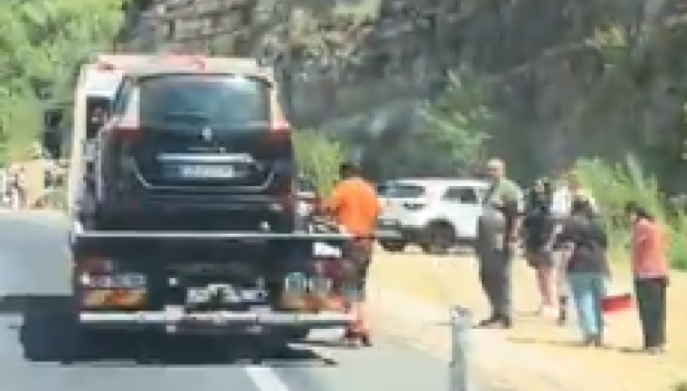 Las grúas literalmente no daban abasto para llevarse coches