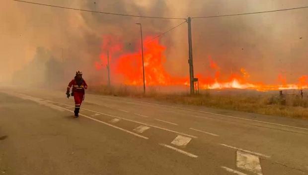 Ni siquiera los bomberos pueden aguantar mucho tiempo junto a las llamas