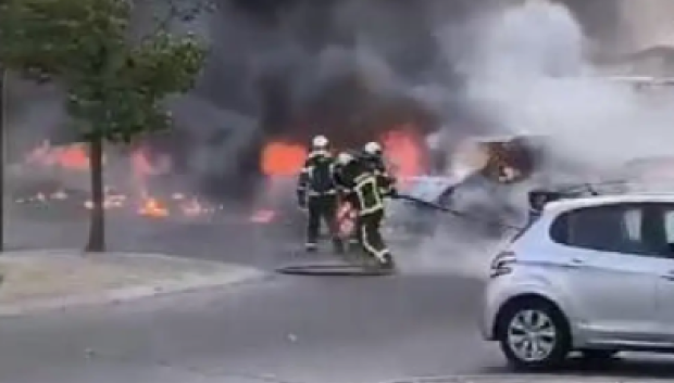 Los bomberos tuvieron que emplearse a fondo