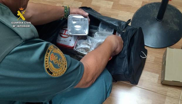 Imagen de la mochila incautada con los animales en su interior