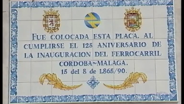Placa conmemorativa inaugurada en la antigua estación de Córdoba en 1990