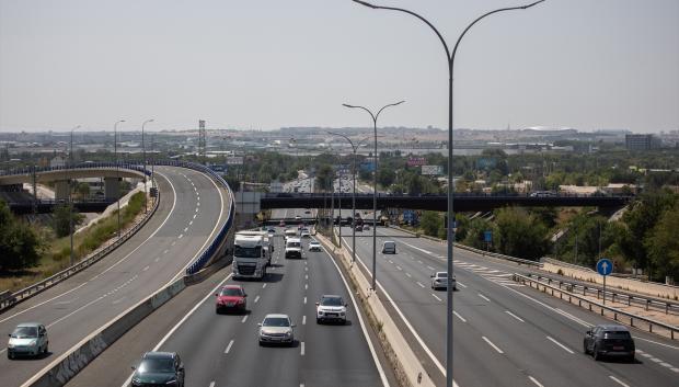 Vehículos en la A2 a la altura del kilómetro 17, a 14 de agosto de 2025, en Madrid (España)