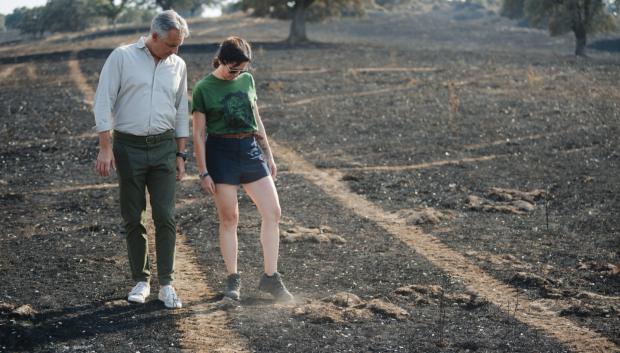 La presidenta de la Comunidad de Madrid, Isabel Díaz Ayuso, y el consejero Carlos Novillo visitan la zona afectada por el incendio de Tres Cantos