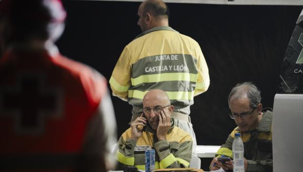 Puesto de control del incendio en Herradón de Pinares, a 16 de agosto de 2025