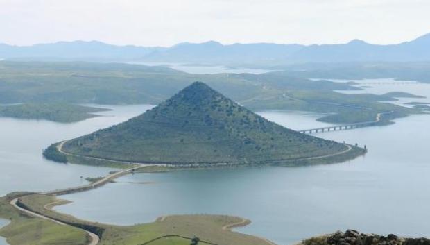 El Cerro de Mazatrigos cuenta con un acceso y una salida en cada lateral