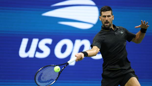 Novak Djokovic inició este domingo su andadura en el Abierto de Estados Unidos con una victoria