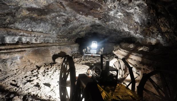 Robots autónomos utilizados en Lanzarote para investigar tubos de lava ocultos en la Luna
