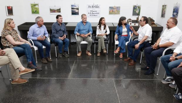 Los Reyes, con los alcaldes de las localidades del Parque Natural de Las Médulas, en León