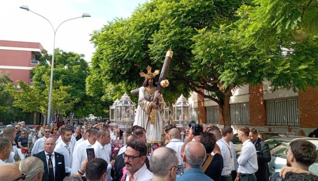 El Señor de Cádiz en su peregrinación hacia extramuros