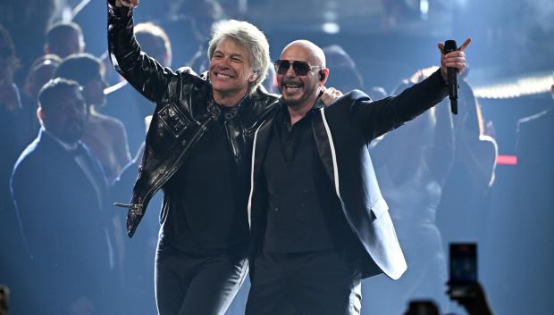 Pitbull ha actuado con algunos de los artistas más famosos del mundo, como Bon Jovi