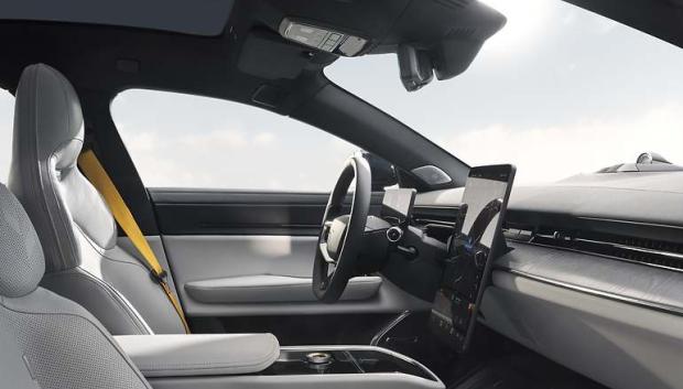 El interior se asemeja al resto de la gama Polestar, 100 % premium