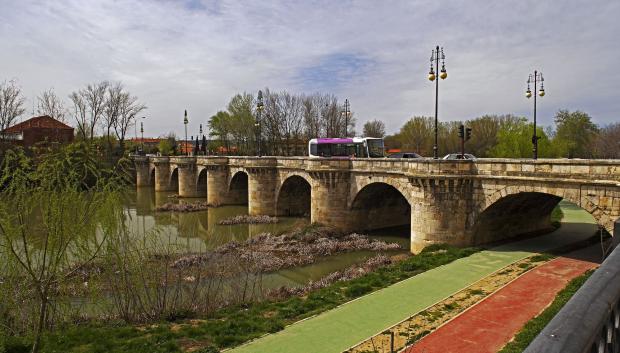 Puente sobre el río Carrión