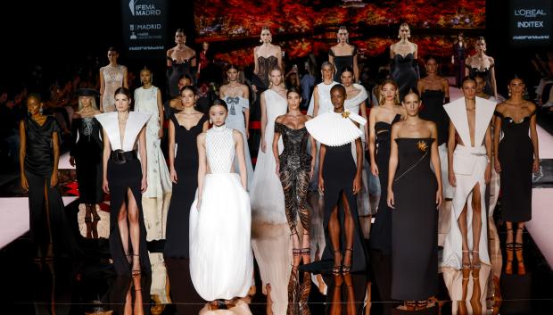 A model wears at collection runway a creation from “Isabel Sanchis“ during Pasarela Cibeles Mercedes-Benz Fashion Week Madrid 2025 in Madrid, on Friday , 19 September 2025.
