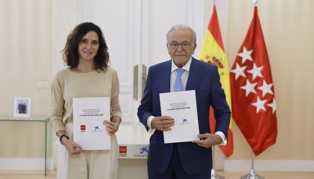 La Comunidad de Madrid firma un convenio con la Caixa