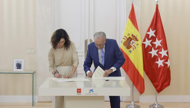 La Comunidad de Madrid firma un convenio con la Caixa